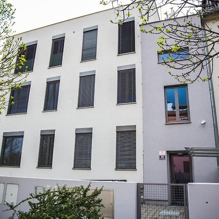 Black Field Apartment Μπρνο Εξωτερικό φωτογραφία