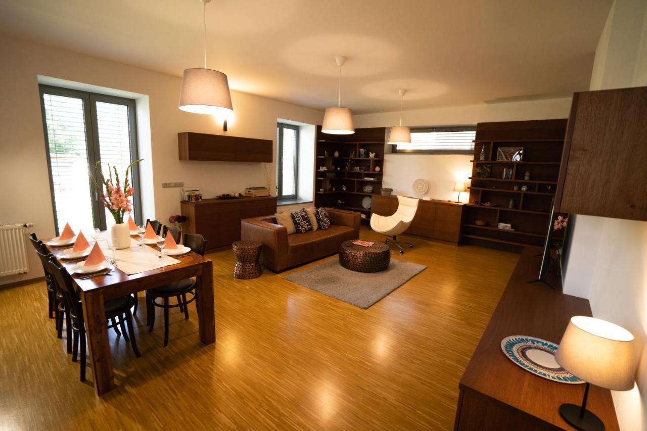 Black Field Apartment Μπρνο Εξωτερικό φωτογραφία