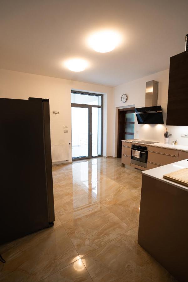 Black Field Apartment Μπρνο Εξωτερικό φωτογραφία